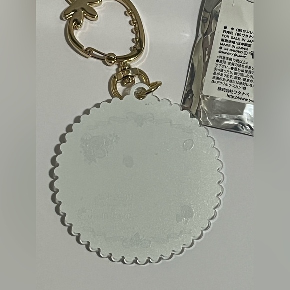 Hello Kitty 50th Anniversary Blind Bag Tiny Chum Acrylic Key Holder - Picture 4 of 6